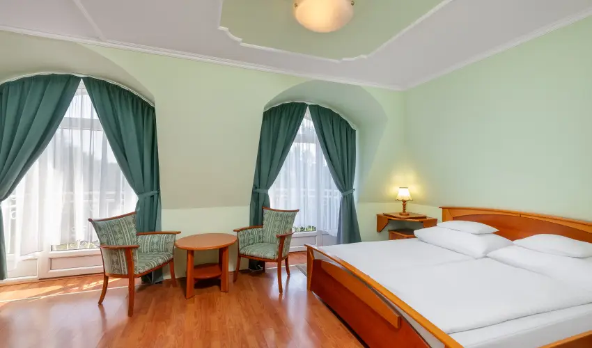 Gosztola Gy�ngye-az erd� sz�llod�ja Gosztola - P�nk�sd (min. 3 �j)