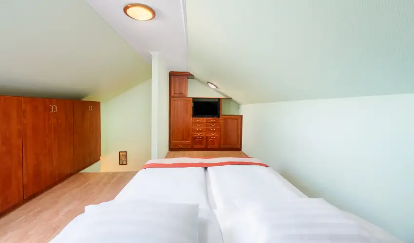 Gosztola Gy�ngye-az erd� sz�llod�ja Gosztola - P�nk�sd (min. 3 �j)