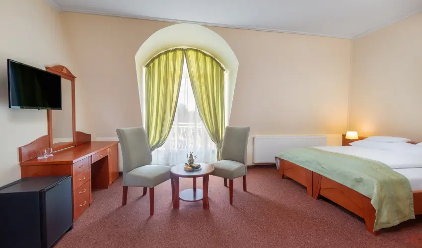 Gosztola Gy�ngye-az erd� sz�llod�ja Gosztola - P�nk�sd (min. 3 �j)