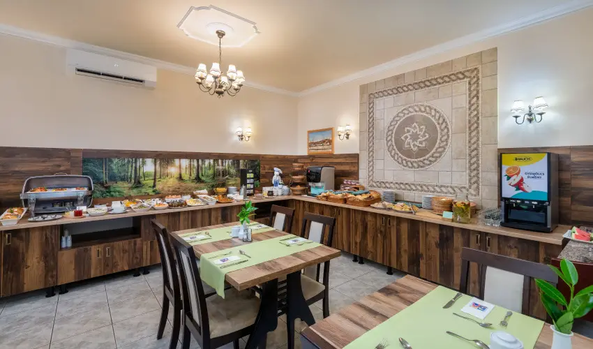 Gosztola Gy�ngye-az erd� sz�llod�ja Gosztola - P�nk�sd (min. 3 �j)