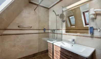 Gosztola Gy�ngye-az erd� sz�llod�ja Gosztola