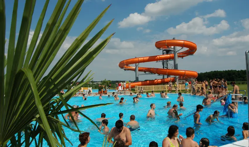 Gosztola Gy�ngye-az erd� sz�llod�ja Gosztola - P�nk�sd (min. 3 �j)