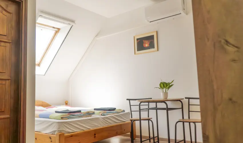 Gyulavez�r-Csob�nci Pihen� Vend�gh�z Gyulakeszi - P�nk�sd (min. 2 �j)