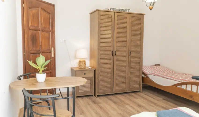 Gyulavez�r-Csob�nci Pihen� Vend�gh�z Gyulakeszi - P�nk�sd (min. 2 �j)