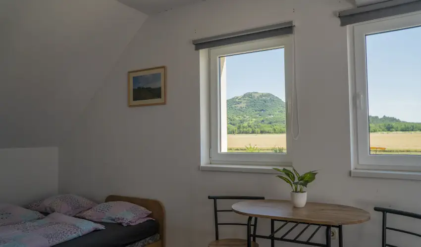 Gyulavez�r-Csob�nci Pihen� Vend�gh�z Gyulakeszi - P�nk�sd (min. 2 �j)