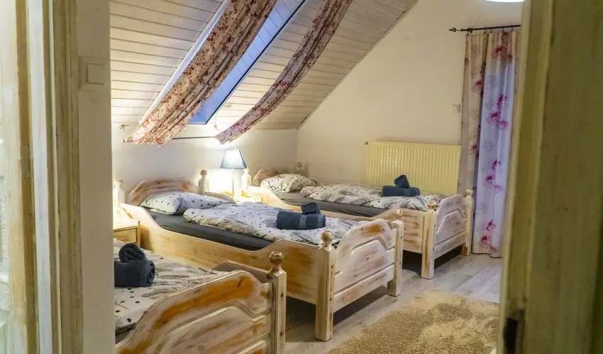 Gyulavez�r Lovasbirodalma Panzi�  Gyulakeszi - P�nk�sd (min. 2 �j)