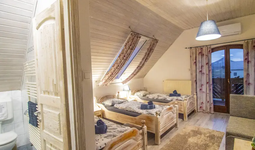 Gyulavez�r Lovasbirodalma Panzi�  Gyulakeszi - P�nk�sd (min. 2 �j)