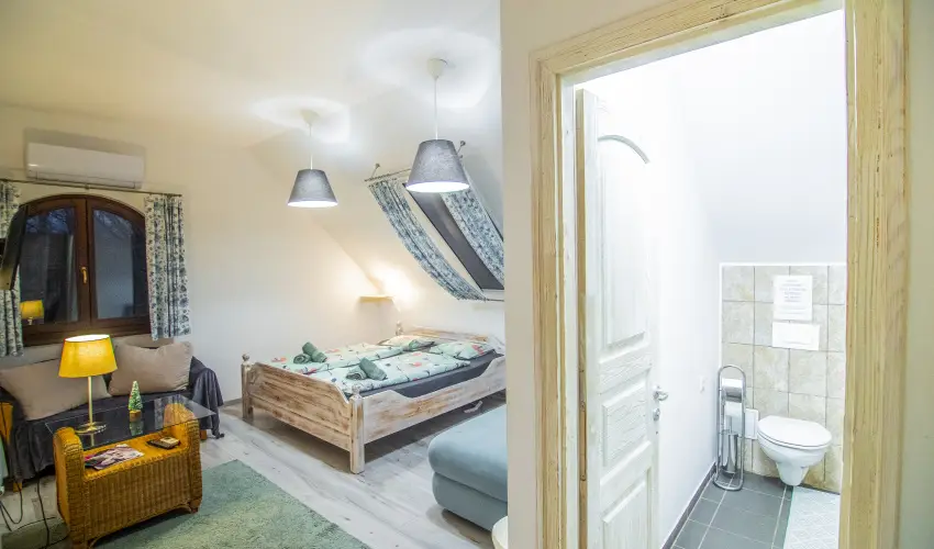 Gyulavez�r Lovasbirodalma Panzi�  Gyulakeszi - P�nk�sd (min. 2 �j)