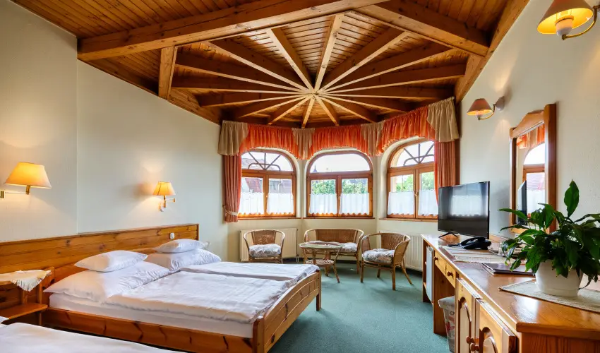 Hajd� Kast�ly Hotel Hajd�szoboszl� - P�nk�sd (min. 2 �j)