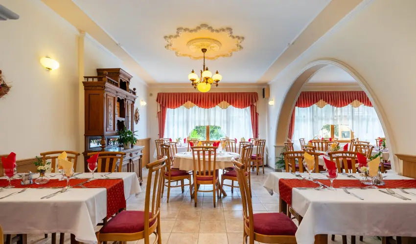 Hajd� Kast�ly Hotel Hajd�szoboszl� - P�nk�sd (min. 2 �j)