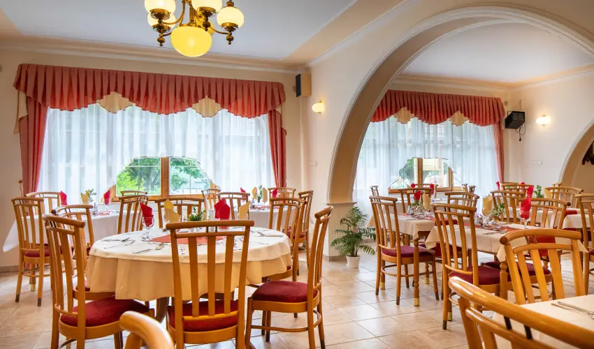 Hajd� Kast�ly Hotel Hajd�szoboszl� - P�nk�sd (min. 2 �j)