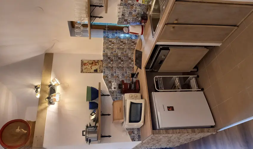 Hanga-lak Velence - Pnksd (min. 2 j)