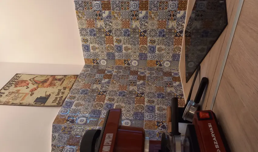 Hanga-lak Velence - Pnksd (min. 2 j)