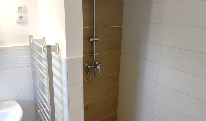 Hanga-lak Velence - Pnksd (min. 2 j)