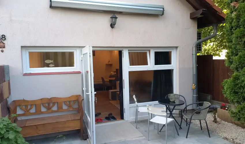 Hanga-lak Velence - Pnksd (min. 2 j)