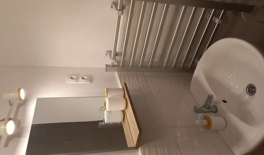 Hanga-lak Velence - Pnksd (min. 2 j)