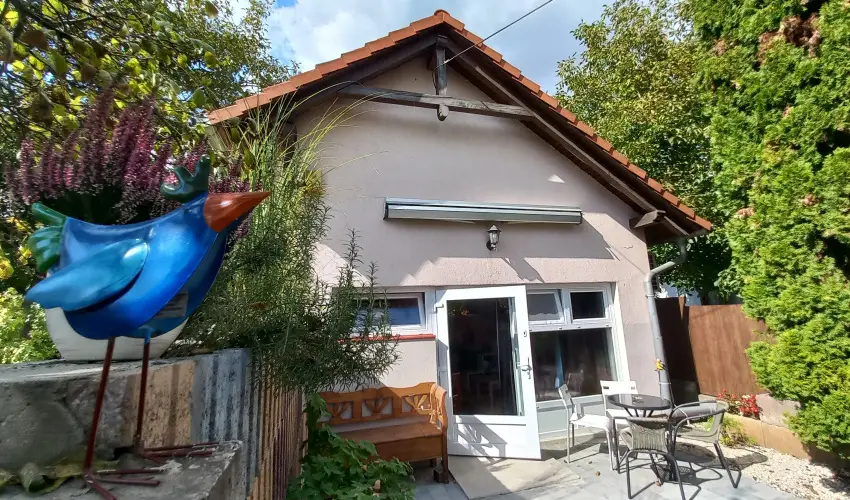 Hanga-lak Velence - Pnksd (min. 2 j)