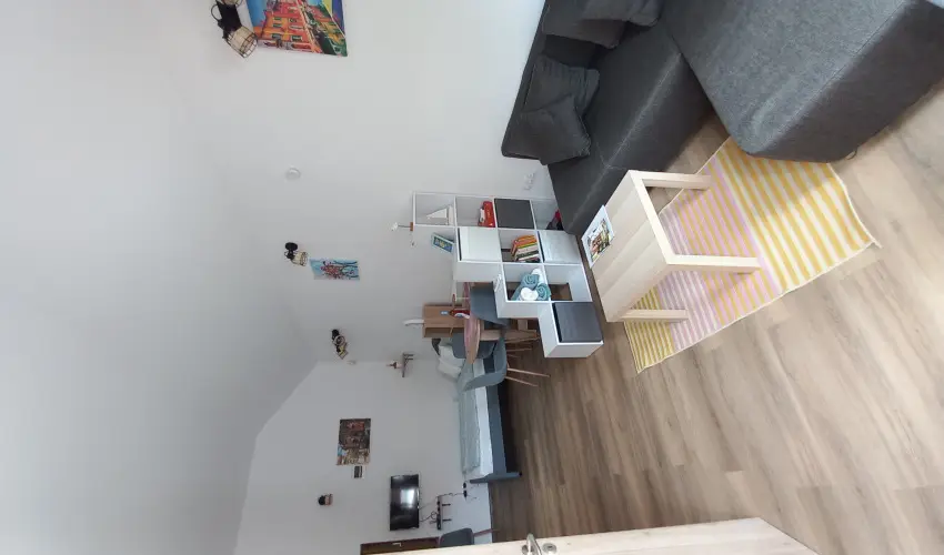 Hanga-lak Velence - Pnksd (min. 2 j)