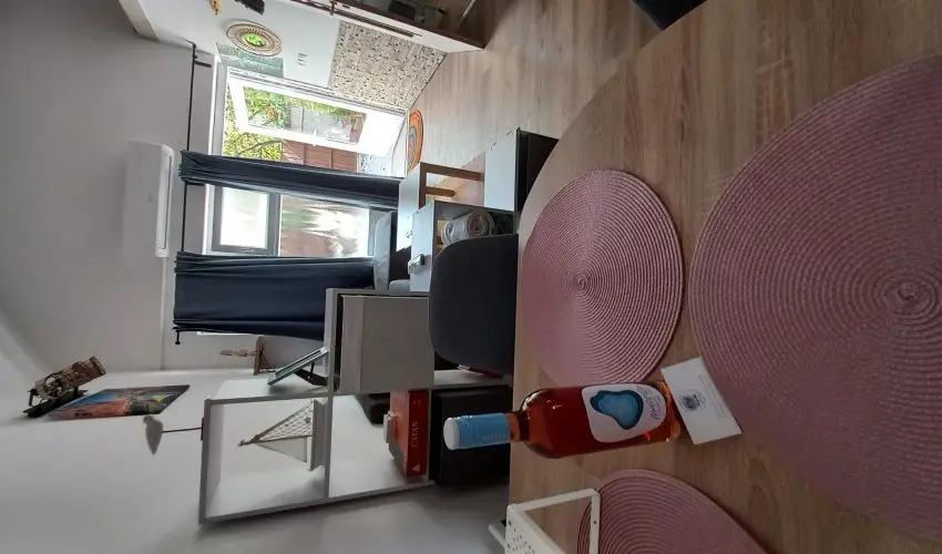 Hanga-lak Velence - Pnksd (min. 2 j)