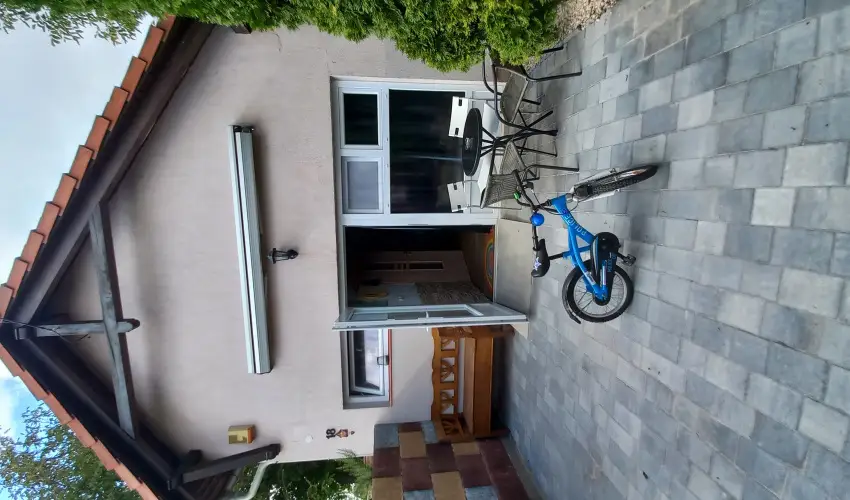 Hanga-lak Velence - Pnksd (min. 2 j)