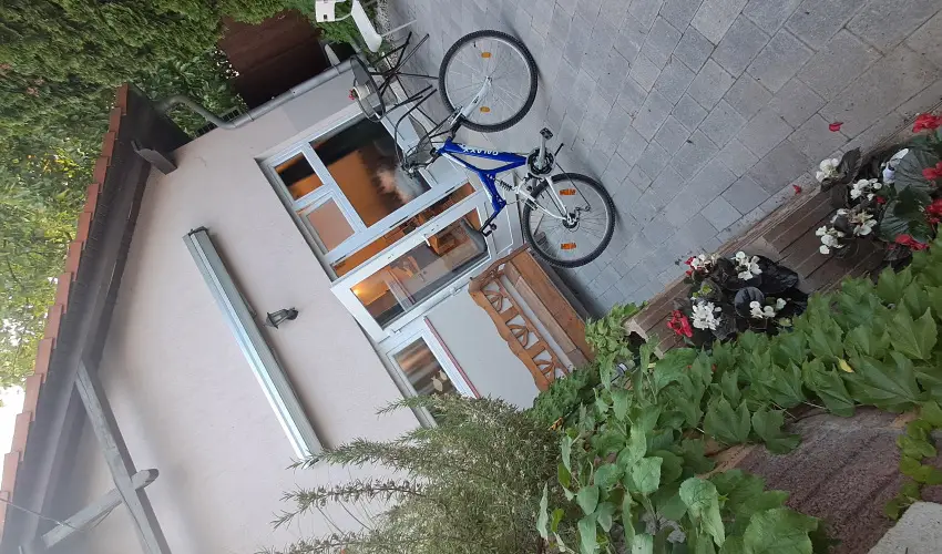 Hanga-lak Velence - Pnksd (min. 2 j)