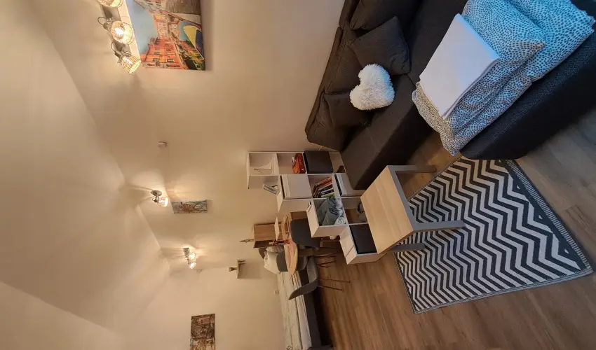 Hanga-lak Velence - Pnksd (min. 2 j)