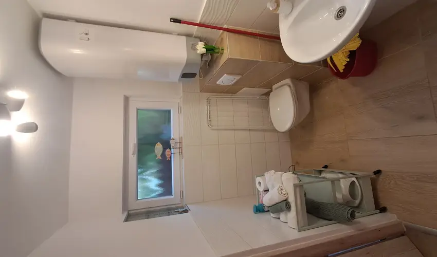 Hanga-lak Velence - Pnksd (min. 2 j)