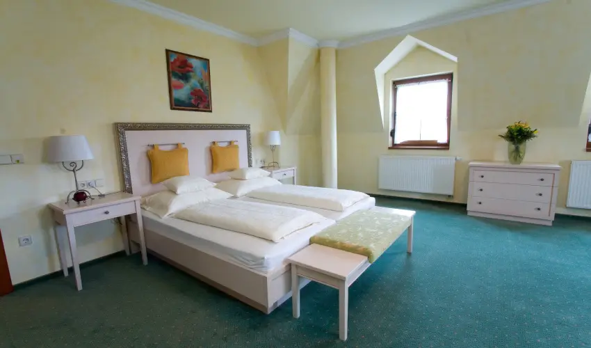 Hétkúti Wellness Hotel & Lovaspark Mór - Pünkösd