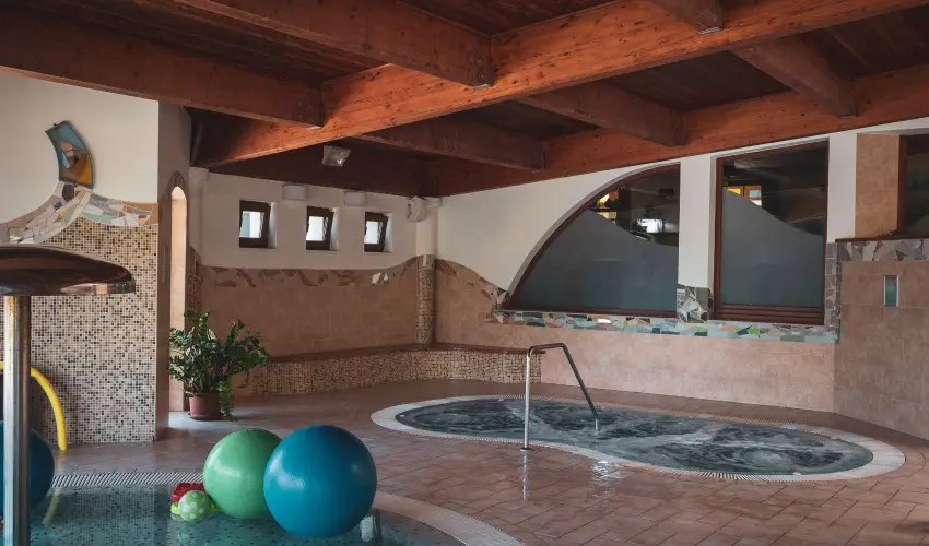 Hétkúti Wellness Hotel & Lovaspark Mór - Pünkösd