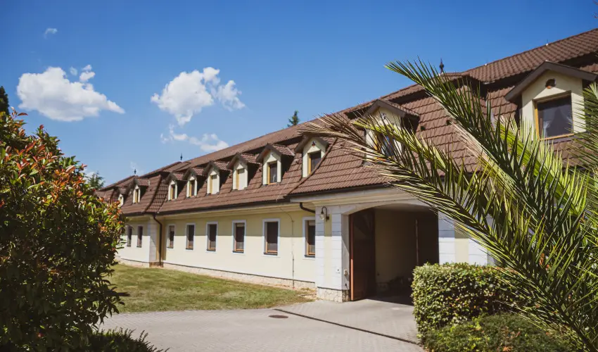 Hétkúti Wellness Hotel & Lovaspark Mór - Pünkösd