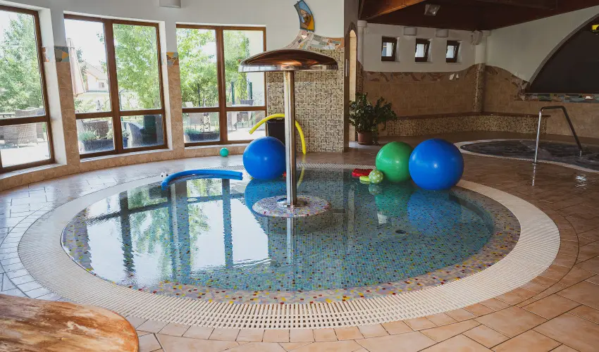 Hétkúti Wellness Hotel & Lovaspark Mór - Pünkösd