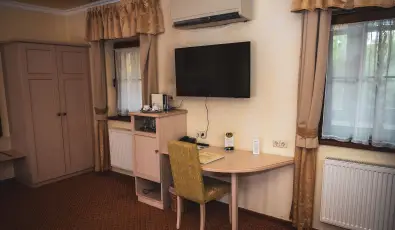 H�tk�ti Wellness Hotel & Lovaspark M�r