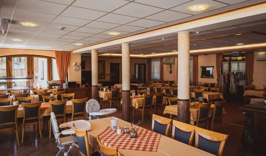 Hétkúti Wellness Hotel & Lovaspark Mór - Pünkösd