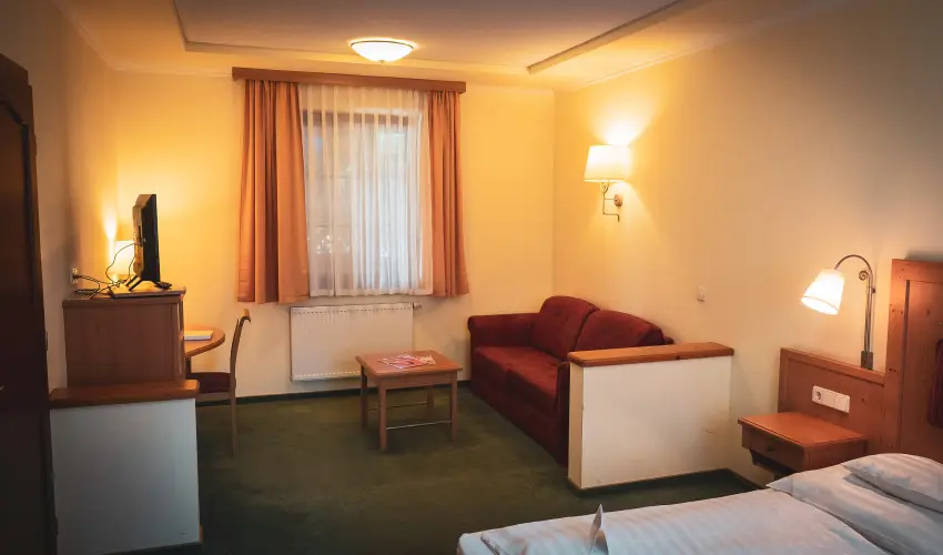 Hétkúti Wellness Hotel & Lovaspark Mór - Pünkösd