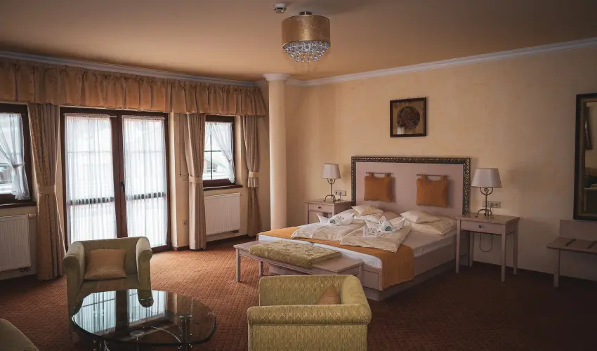 Hétkúti Wellness Hotel & Lovaspark Mór - Pünkösd