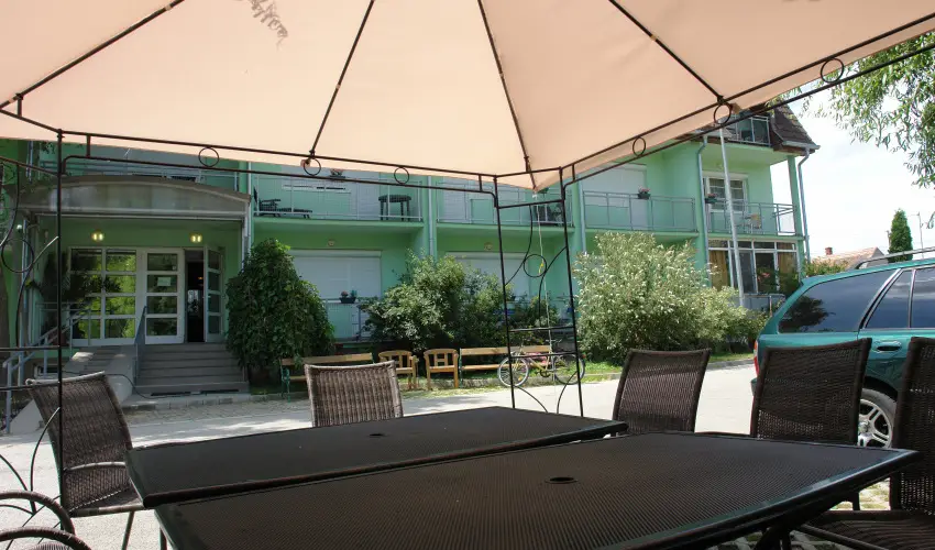 HoldLux Apartmanok Srvr - Pnksd (min. 2 j)