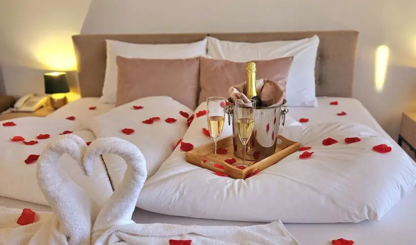 Holdvir�g Hotel S�rv�r - P�nk�sd - teljes el�refizet�ssel