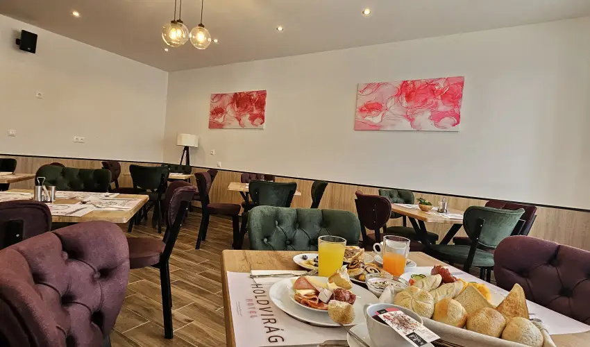 Holdvir�g Hotel S�rv�r - P�nk�sd - teljes el�refizet�ssel