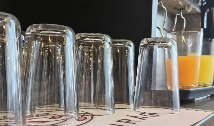 Holdvir�g Hotel S�rv�r - P�nk�sd - teljes el�refizet�ssel