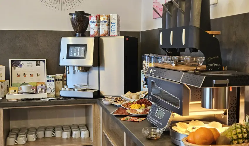 Holdvir�g Hotel S�rv�r - P�nk�sd - teljes el�refizet�ssel