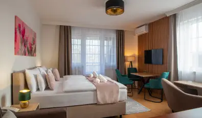 Holdvir�g Hotel S�rv�r