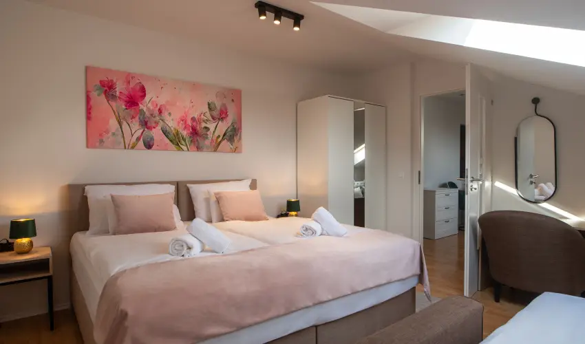 Holdvir�g Hotel S�rv�r - P�nk�sd - teljes el�refizet�ssel