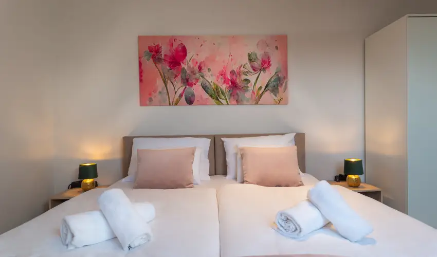 Holdvir�g Hotel S�rv�r - P�nk�sd - teljes el�refizet�ssel