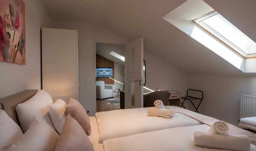 Holdvir�g Hotel S�rv�r - P�nk�sd - teljes el�refizet�ssel