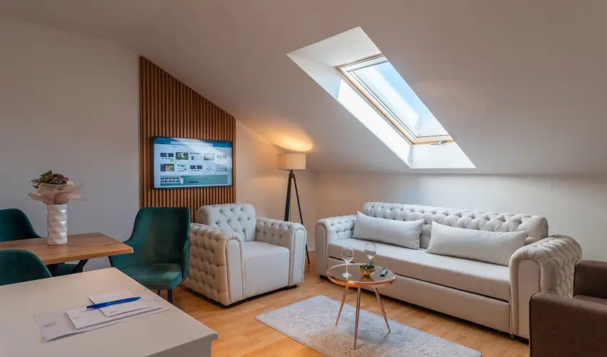 Holdvir�g Hotel S�rv�r - P�nk�sd - teljes el�refizet�ssel