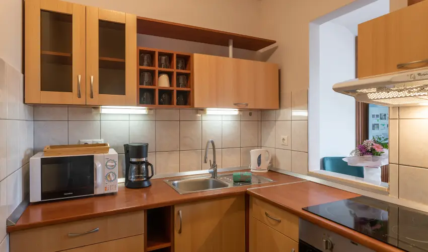 Holdvir�g Hotel S�rv�r - P�nk�sd - teljes el�refizet�ssel