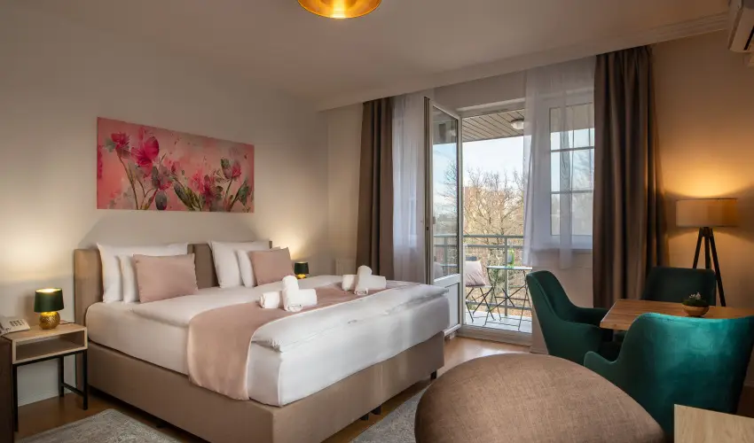 Holdvir�g Hotel S�rv�r - P�nk�sd - teljes el�refizet�ssel