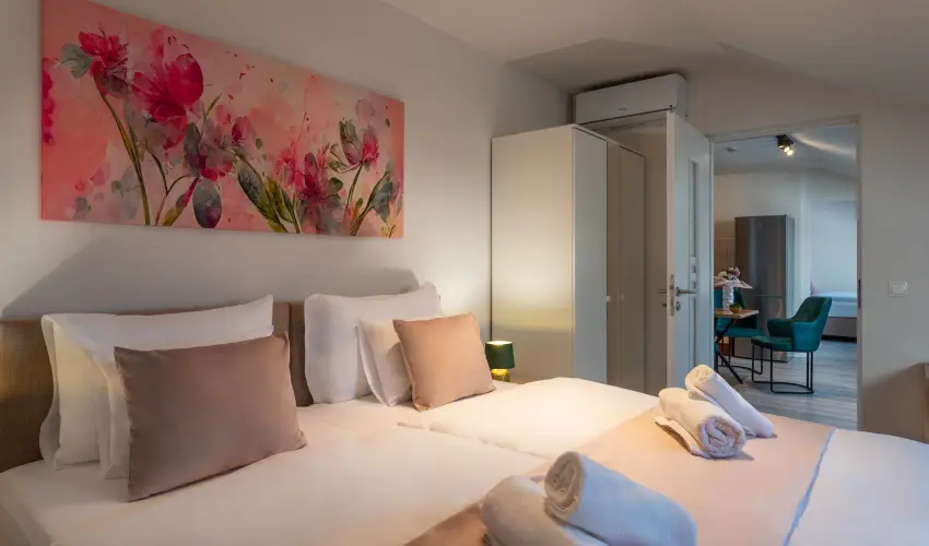 Holdvir�g Hotel S�rv�r - P�nk�sd - teljes el�refizet�ssel