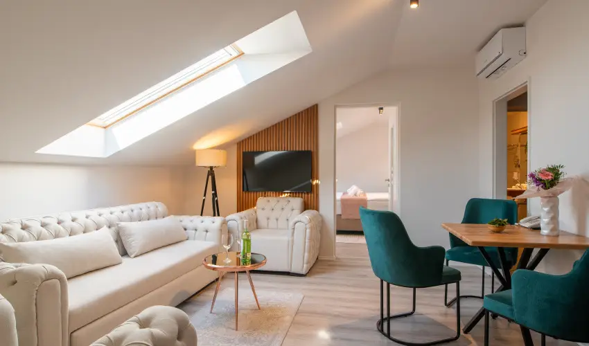 Holdvir�g Hotel S�rv�r - P�nk�sd - teljes el�refizet�ssel