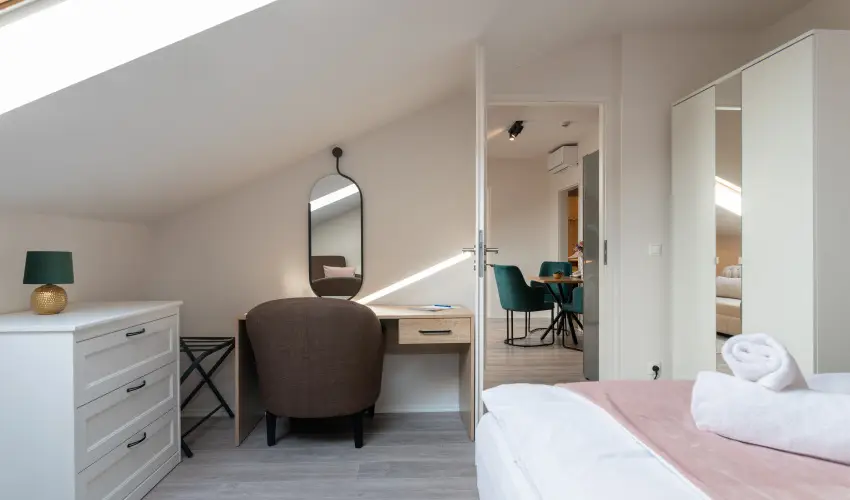 Holdvir�g Hotel S�rv�r - P�nk�sd - teljes el�refizet�ssel